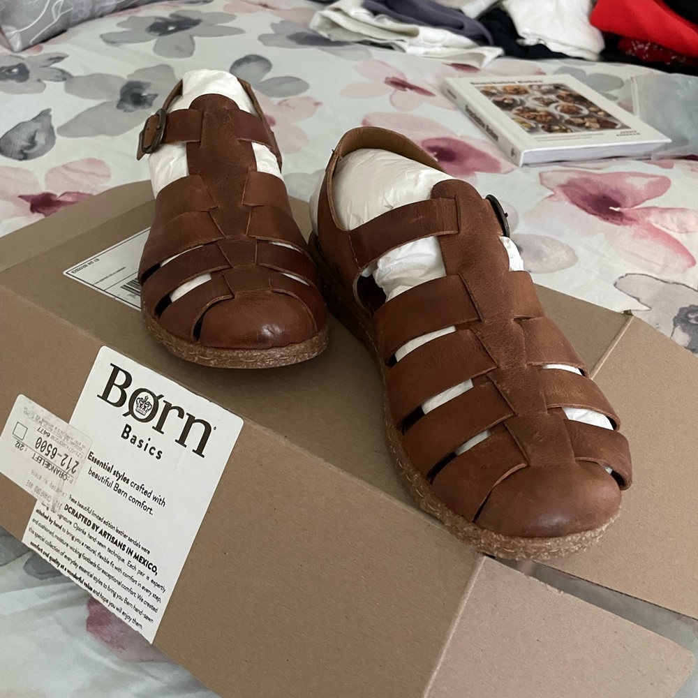 Born Tillia fisherman sandals NIB